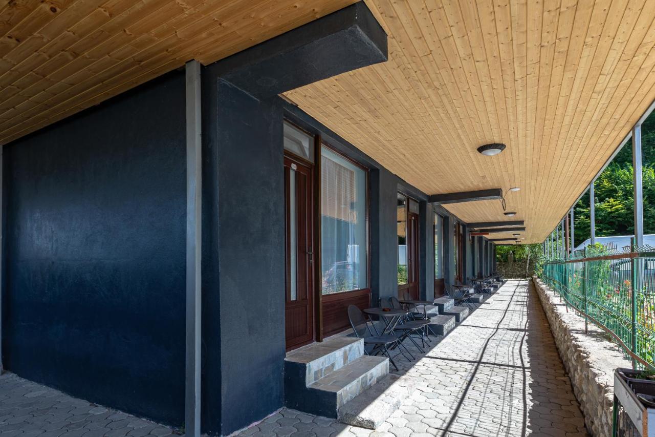 Ezio House Hotel Timisu de Jos Ngoại thất bức ảnh