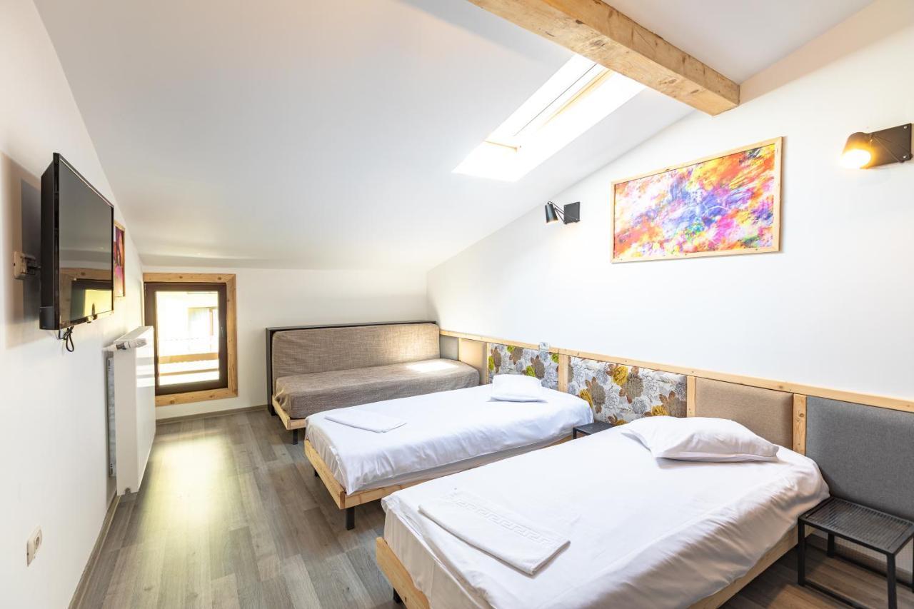 Ezio House Hotel Timisu de Jos Ngoại thất bức ảnh