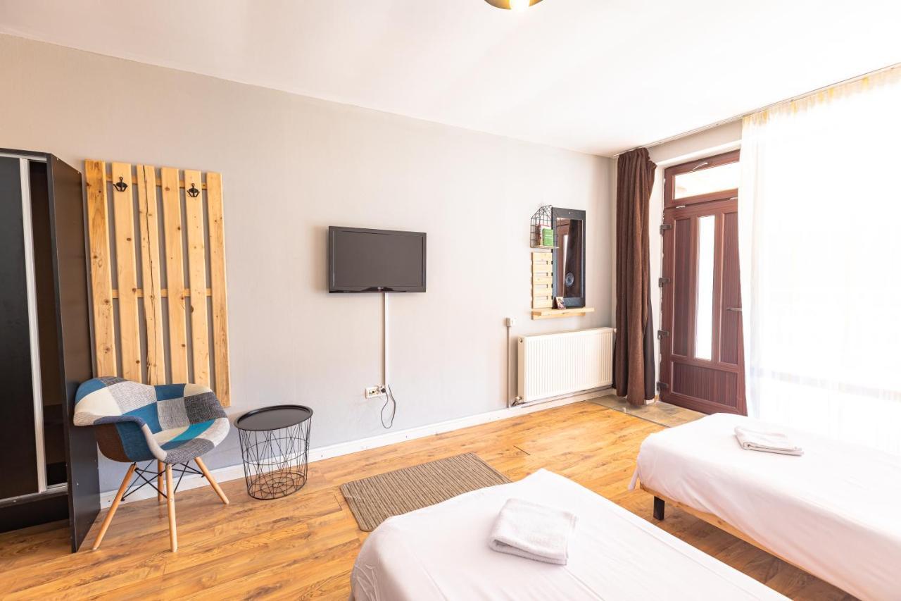 Ezio House Hotel Timisu de Jos Ngoại thất bức ảnh